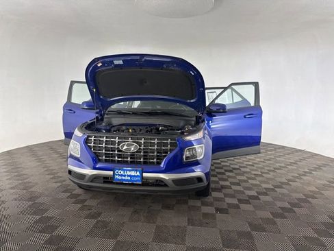Used 2025 Hyundai Venue SEL image 14