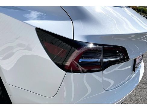 Used 2022 Tesla Model 3 Long Range AWD/4WD image 28