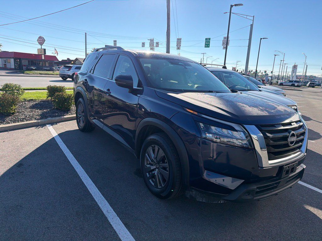 Used 2025 Nissan Pathfinder SV AWD/4WD image 11