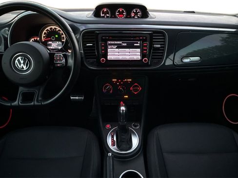 Used 2013 Volkswagen Beetle 2.0T image 22