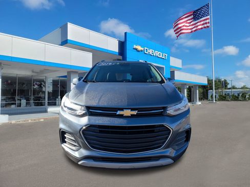 Used 2019 Chevrolet Trax LT w/ LT Convenience Package image 2