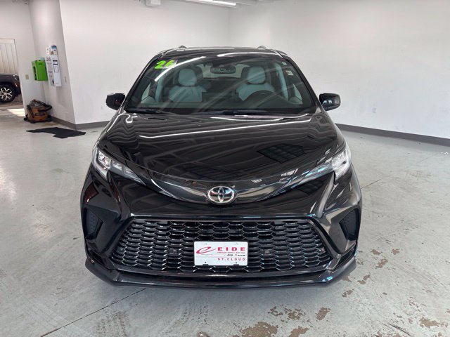 Used 2026 Toyota Sienna AWD image 2