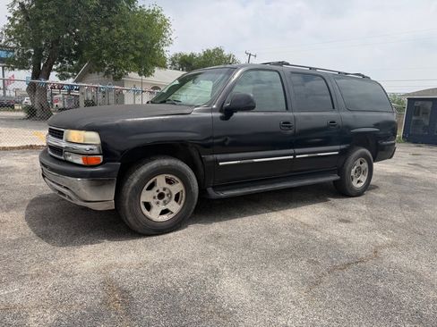 Used 2002 Chevrolet Suburban LT RWD image 3
