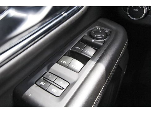 Used 2024 GMC Yukon SLT AWD/4WD image 19