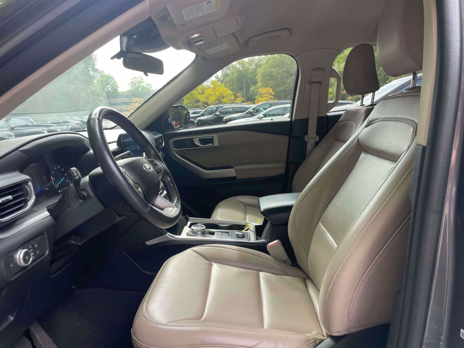 Used 2022 Ford Explorer XLT w/ Equipment Group 202A AWD/4WD image 15