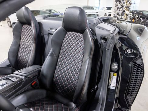 Used 2021 Audi R8 V10 w/ Premium Package image 31