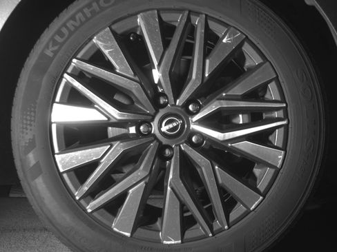 Used 2025 Nissan Altima 2.5 SV FWD image 13