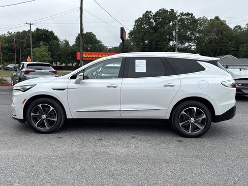 Used 2022 Buick Enclave Essence w/ Experience Buick Package FWD image 2