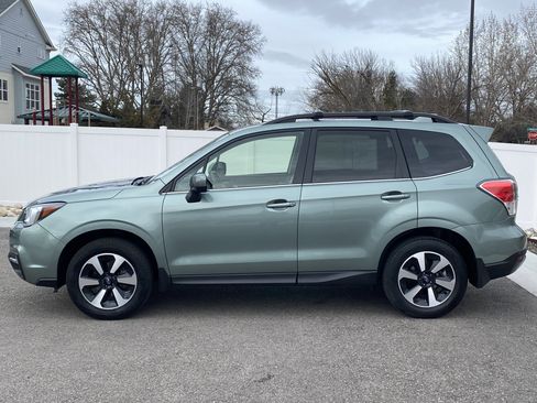 Used 2018 Subaru Forester 2.5i Limited image 3