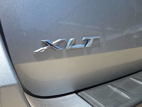 Used 2021 Ford Explorer XLT RWD image 11