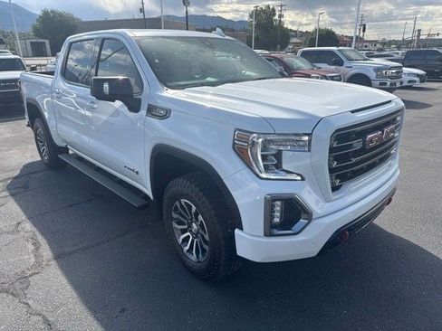 Used 2021 GMC Sierra 1500 AT4 w/ Technology Package AWD/4WD image 3