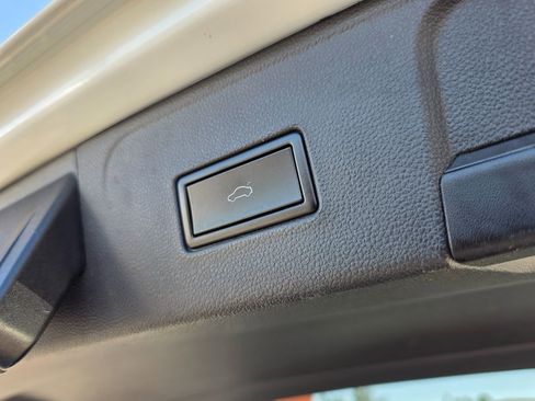 Used 2021 Volkswagen Atlas SE image 20