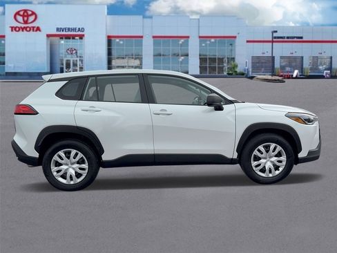 Used 2024 Toyota Corolla Cross L image 3