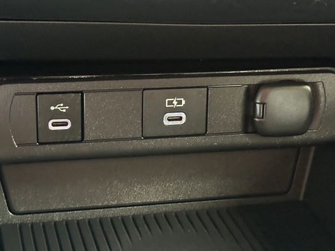 Used 2023 Toyota Prius LE image 29