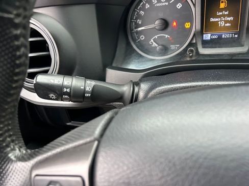 Used 2017 Toyota Tacoma TRD Off-Road image 16