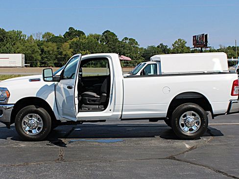 Used 2024 RAM 2500 Tradesman w/ Chrome Appearance Group AWD/4WD image 7