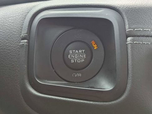 Used 2025 Jeep Wrangler Unlimited Sahara AWD/4WD image 31