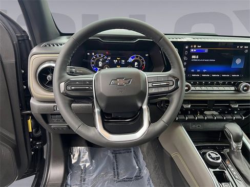 Used 2025 Chevrolet Colorado ZR2 w/ Technology Package image 13