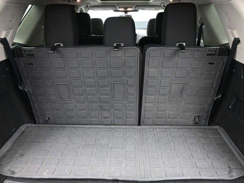 Used 2024 Nissan Pathfinder SV w/ SV Premium Package image 11