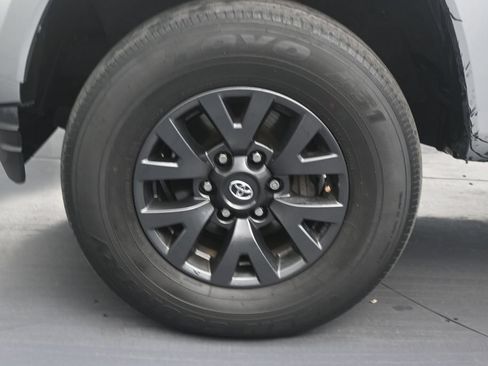 Used 2023 Toyota Tacoma SR5 RWD image 9