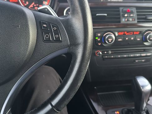 Used 2011 BMW 335i Convertible image 21