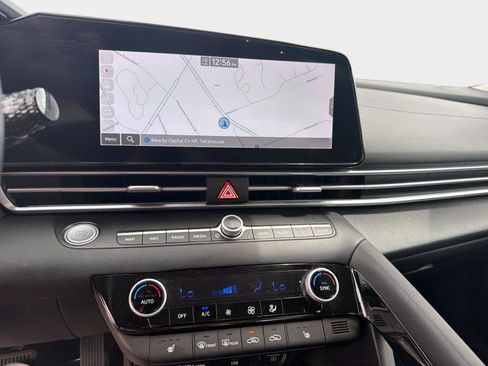 Used 2023 Hyundai Elantra Limited image 22