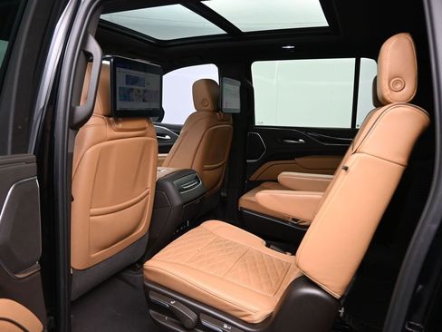 Used 2024 Cadillac Escalade ESV Sport w/ Touring Package image 25