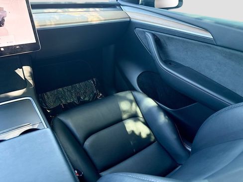 Used 2023 Tesla Model Y Performance AWD/4WD image 24