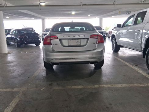 Used 2018 Volvo S60 T5 Inscription image 7