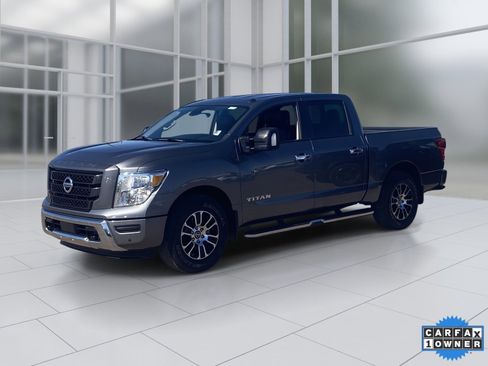 Certified 2021 Nissan Titan SV w/ SV Convenience Package image 3