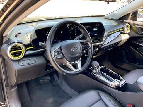 Used 2024 Chevrolet Trax ACTIV w/ Sunroof Package FWD image 18