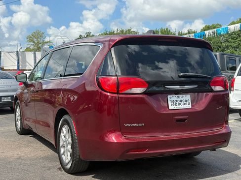 Used 2022 Chrysler Voyager LX FWD image 7