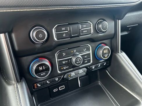 Used 2023 Chevrolet Suburban Premier image 24