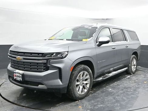 Used 2023 Chevrolet Suburban Premier image 6