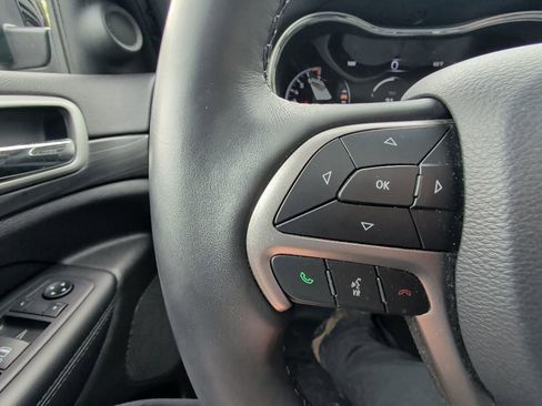 Used 2019 Jeep Grand Cherokee Altitude AWD/4WD image 17