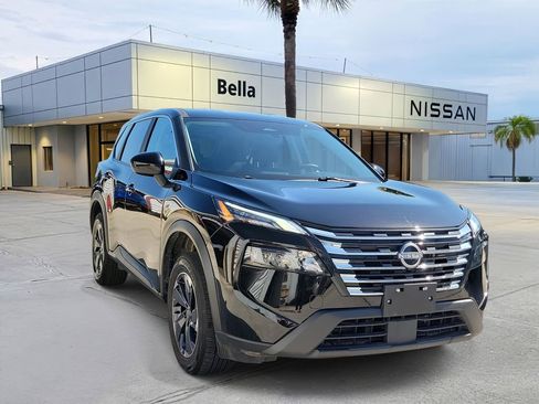Used 2025 Nissan Rogue SV image 9