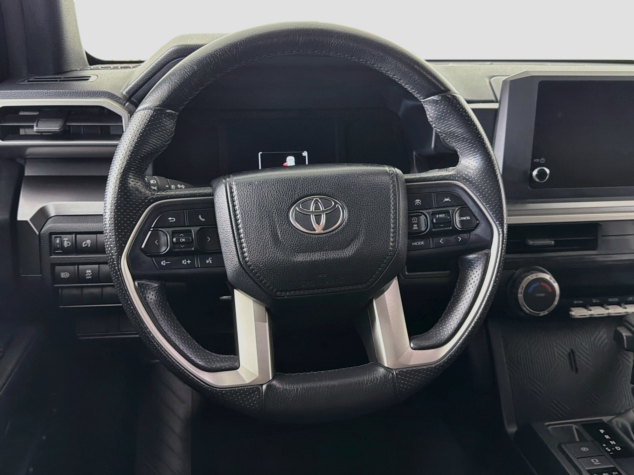 Used 2025 Toyota 4Runner SR5 AWD/4WD image 18
