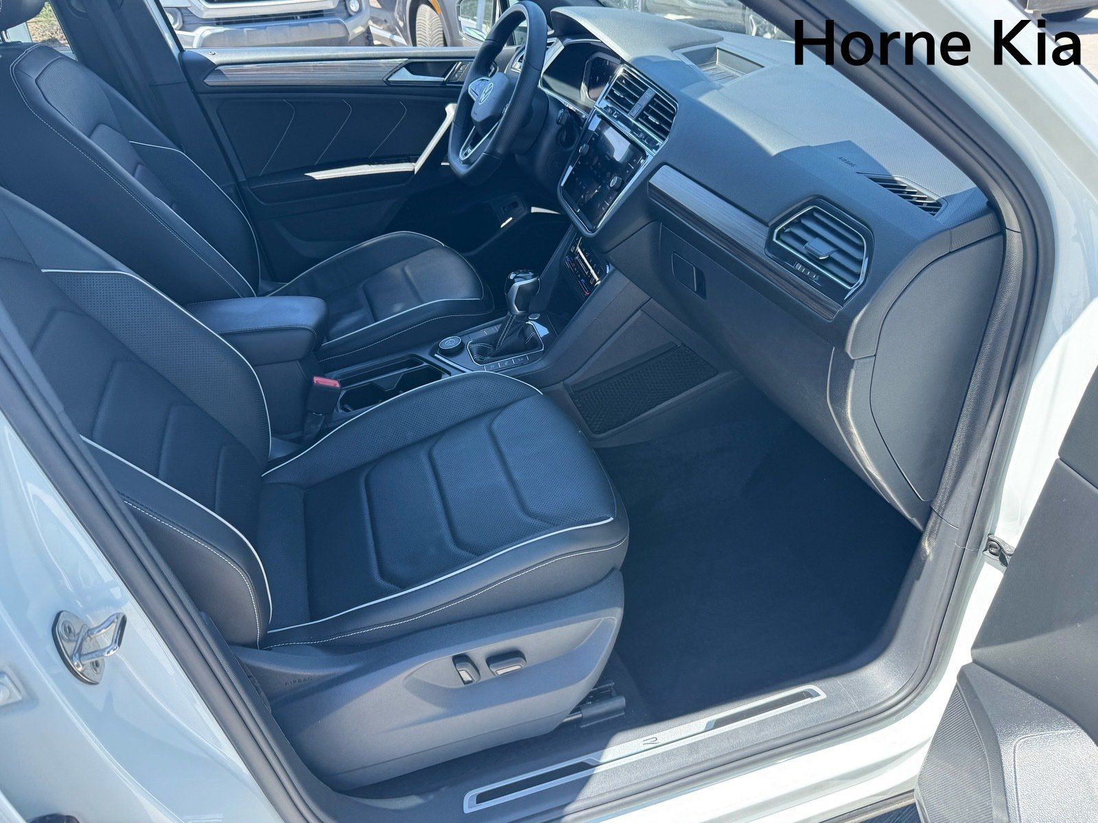 Used 2022 Volkswagen Tiguan SEL R-Line AWD/4WD image 26