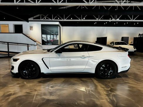 Used 2017 Ford Mustang Shelby GT350 image 2