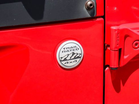 Used 2018 Jeep Wrangler Sport AWD/4WD image 17