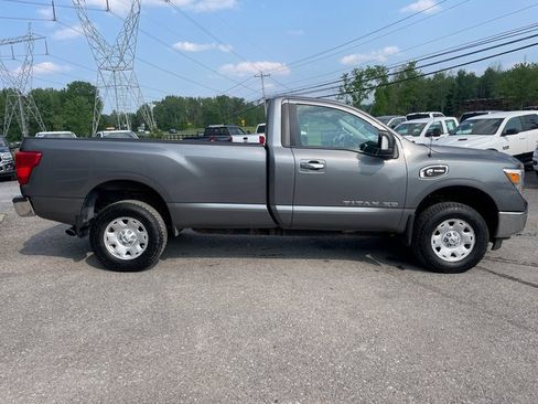Used 2017 Nissan Titan SV image 8
