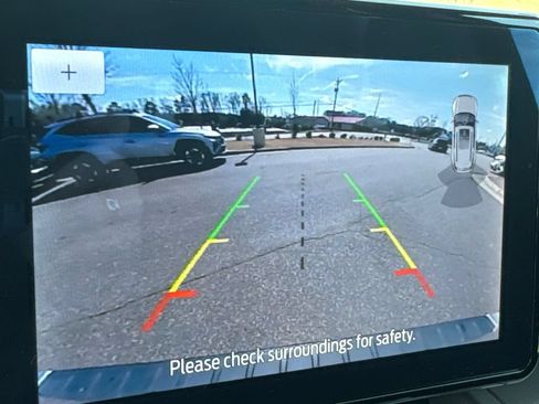 Used 2024 Ford Explorer XLT w/ Equipment Group 202A RWD image 30