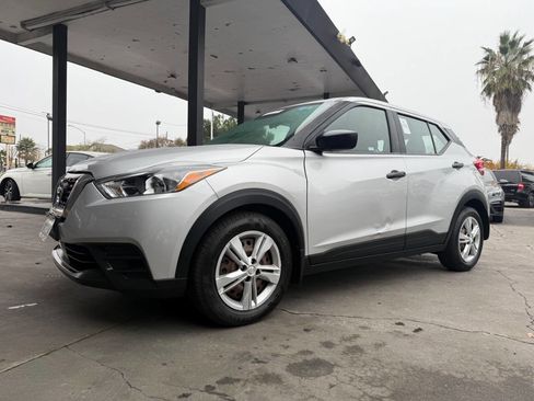 Used 2020 Nissan Kicks S image 6