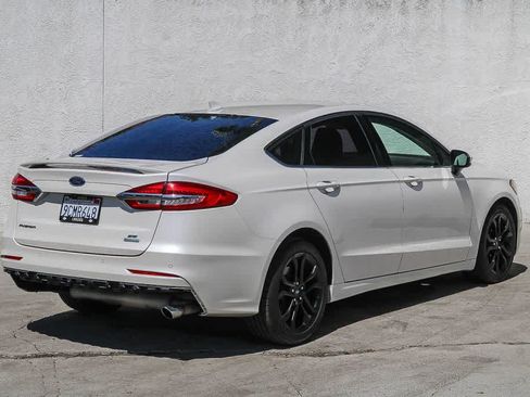 Used 2020 Ford Fusion SE w/ Equipment Group 151A FWD image 6