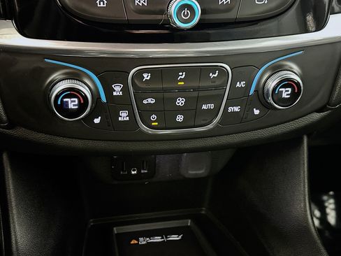 Used 2023 Chevrolet Traverse LT w/ Rear Camera Mirror Package AWD/4WD image 15
