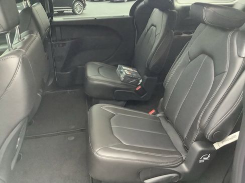 New 2026 Chrysler Pacifica Select image 13