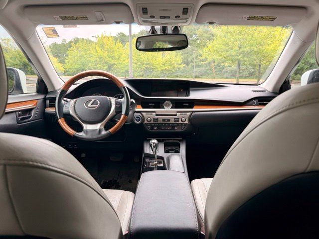 Used 2013 Lexus ES 300h w/ Luxury Pkg FWD image 24