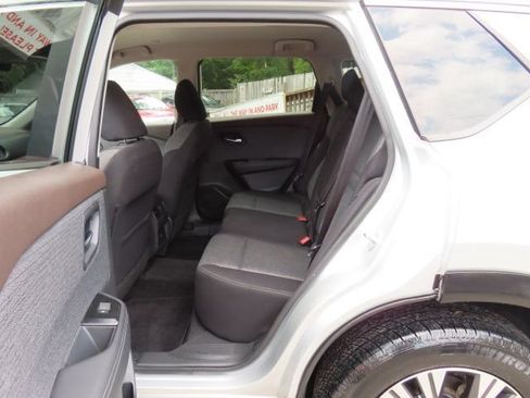 Used 2022 Nissan Rogue SV FWD image 11