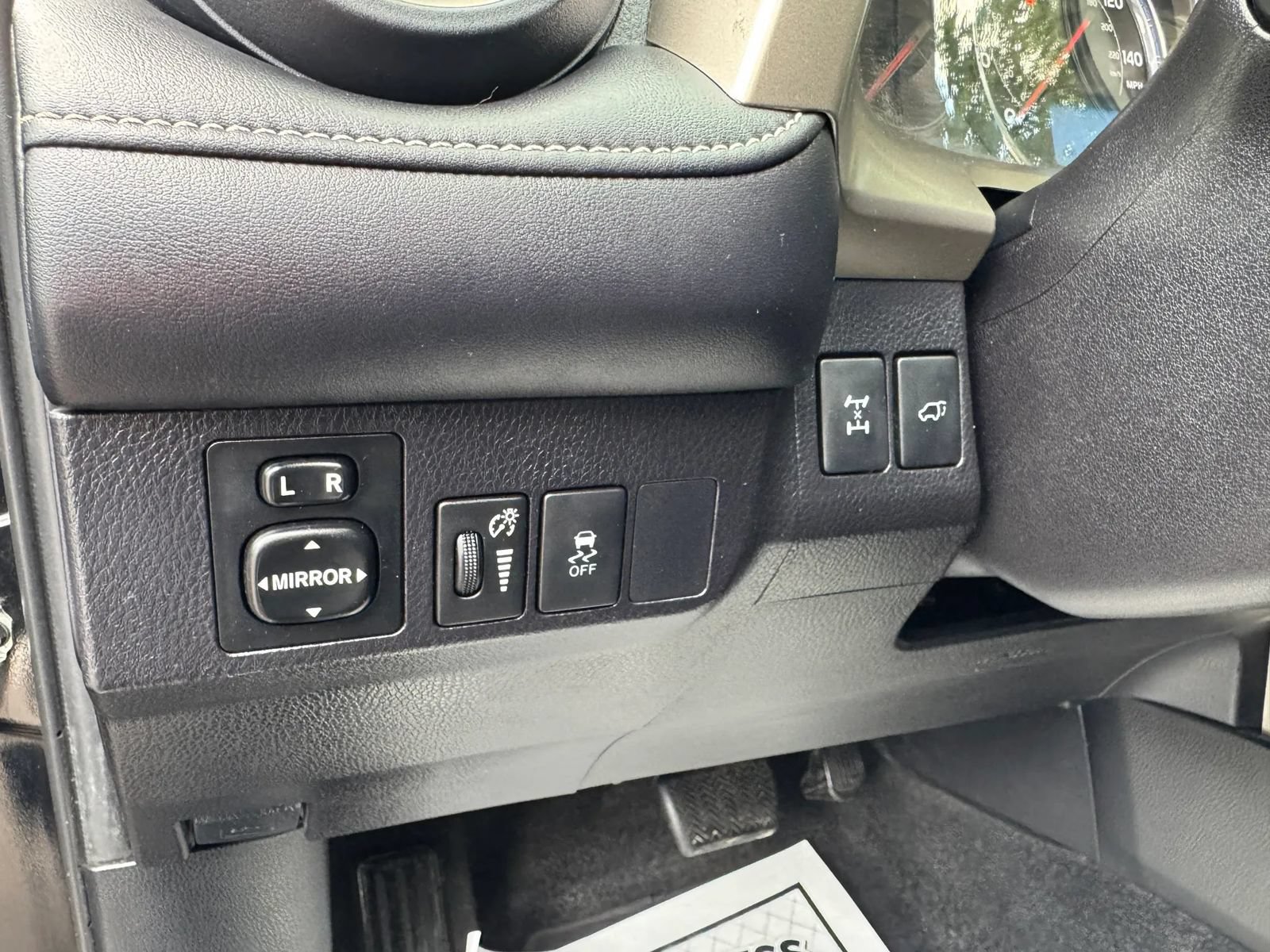 Used 2015 Toyota RAV4 Limited AWD/4WD image 22