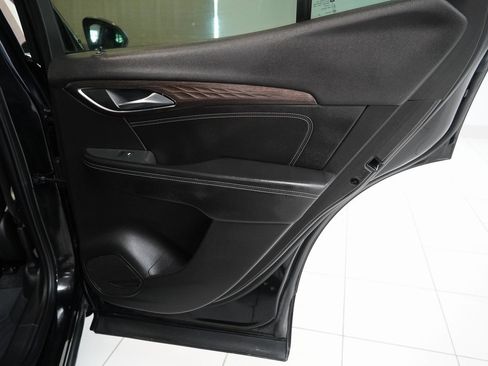 Used 2023 Buick Envision Avenir image 30